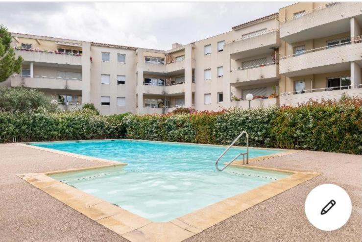 Joli T2/ Tram/ Clim/ Parking/ Wifi/ Piscine Apartment Montpellier Luaran gambar