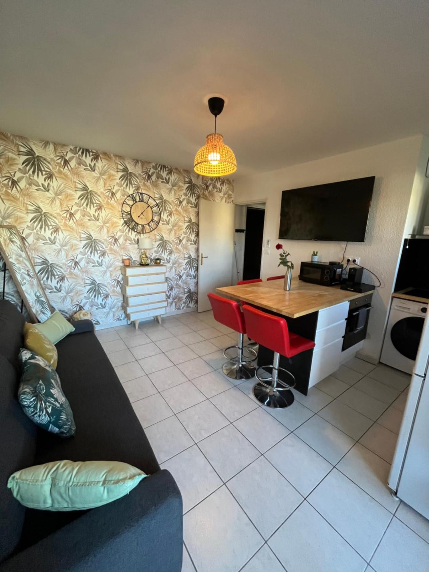 Joli T2/ Tram/ Clim/ Parking/ Wifi/ Piscine Apartment Montpellier Luaran gambar