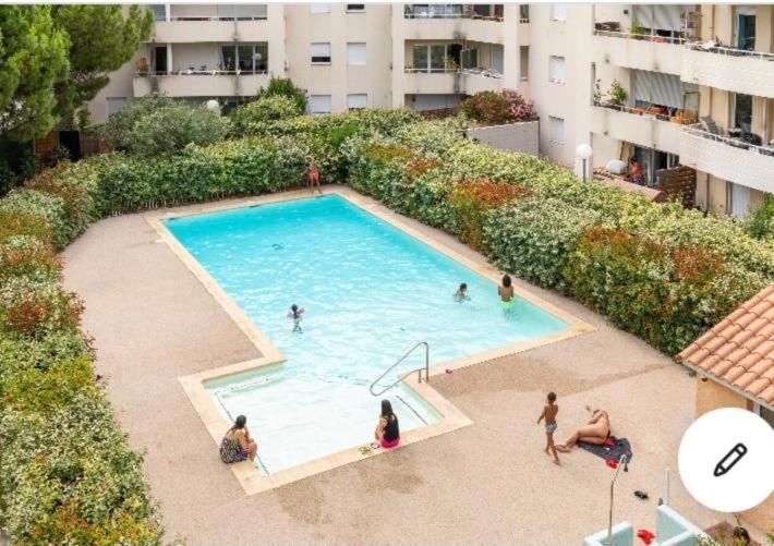 Joli T2/ Tram/ Clim/ Parking/ Wifi/ Piscine Apartment Montpellier Luaran gambar