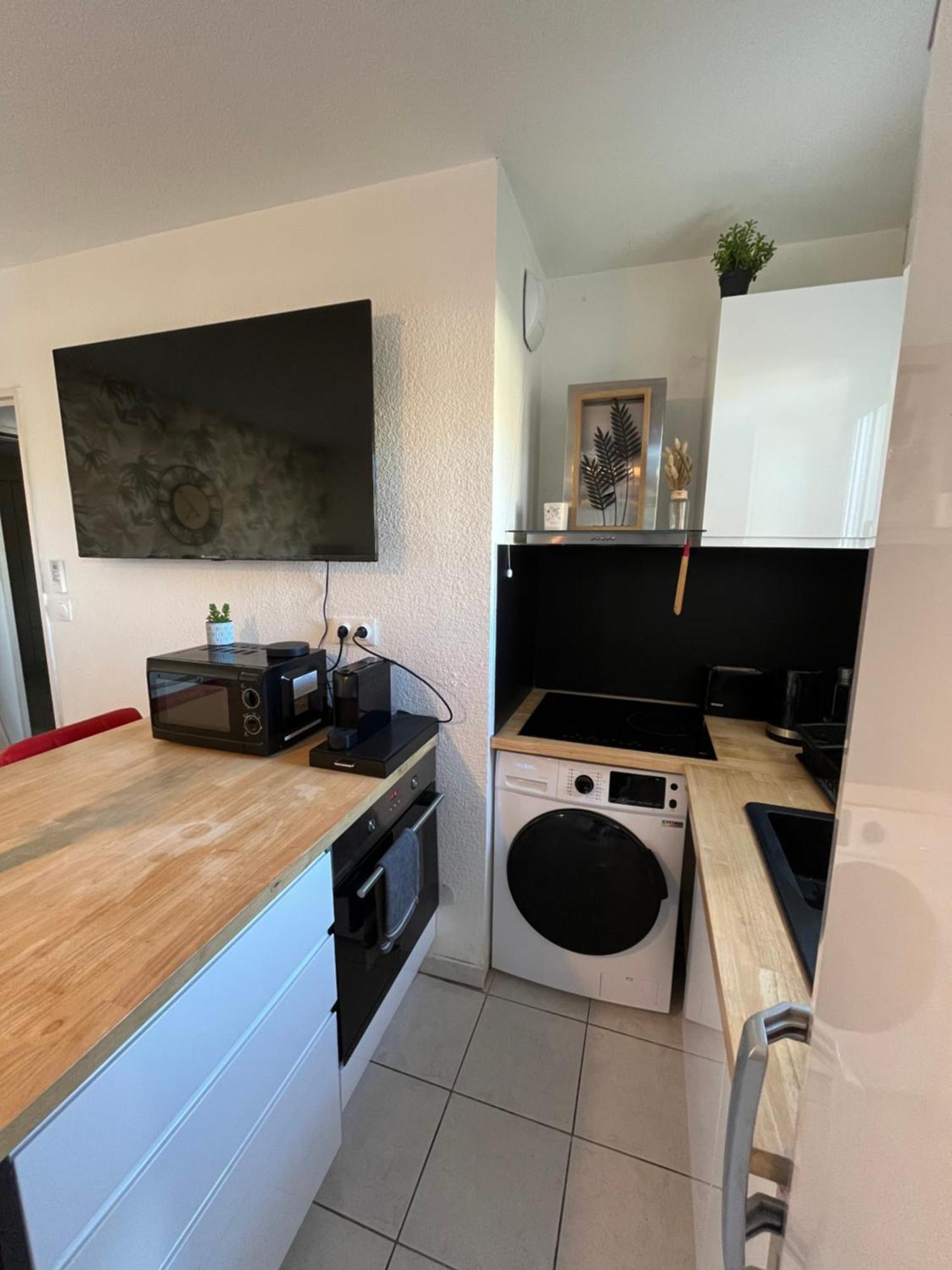 Joli T2/ Tram/ Clim/ Parking/ Wifi/ Piscine Apartment Montpellier Luaran gambar